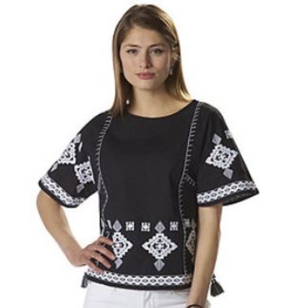 Sahalie Women's Embroidered Tasseled Top